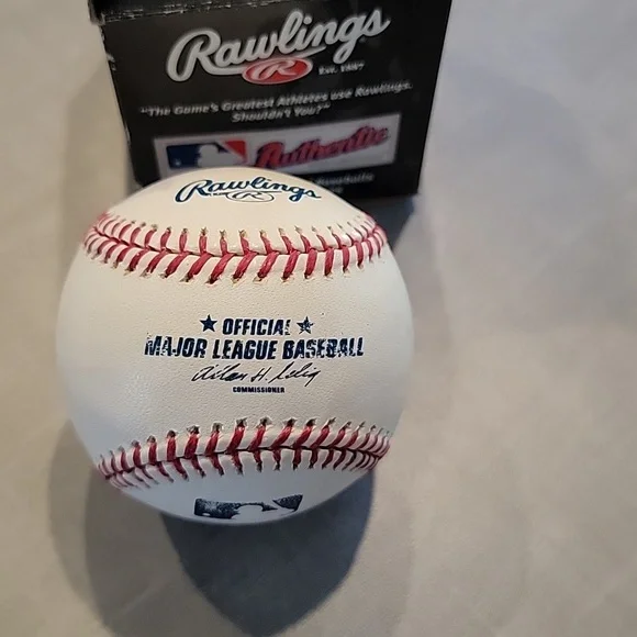 Baseball signed by Freddy Garcia - Picture 2 of 3